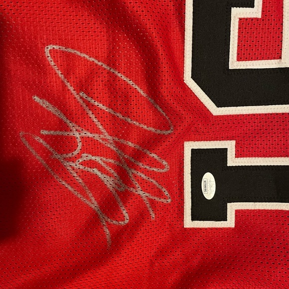 Dennis Rodman Autographed Bulls jersey. - Picture 2 of 3